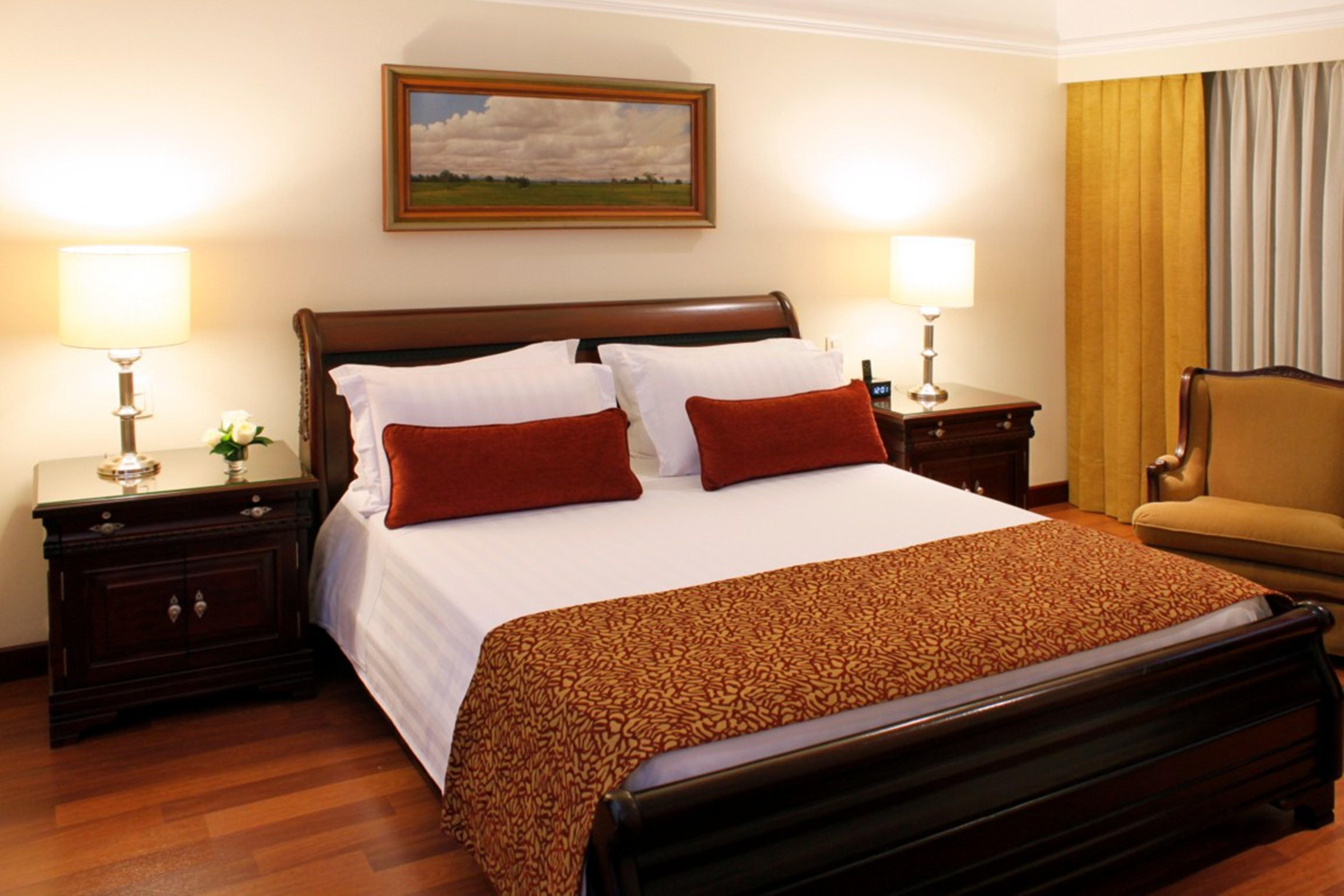 Hotel Estelar La Fontana Bogotá Zewnętrze zdjęcie A bed with a bed runner