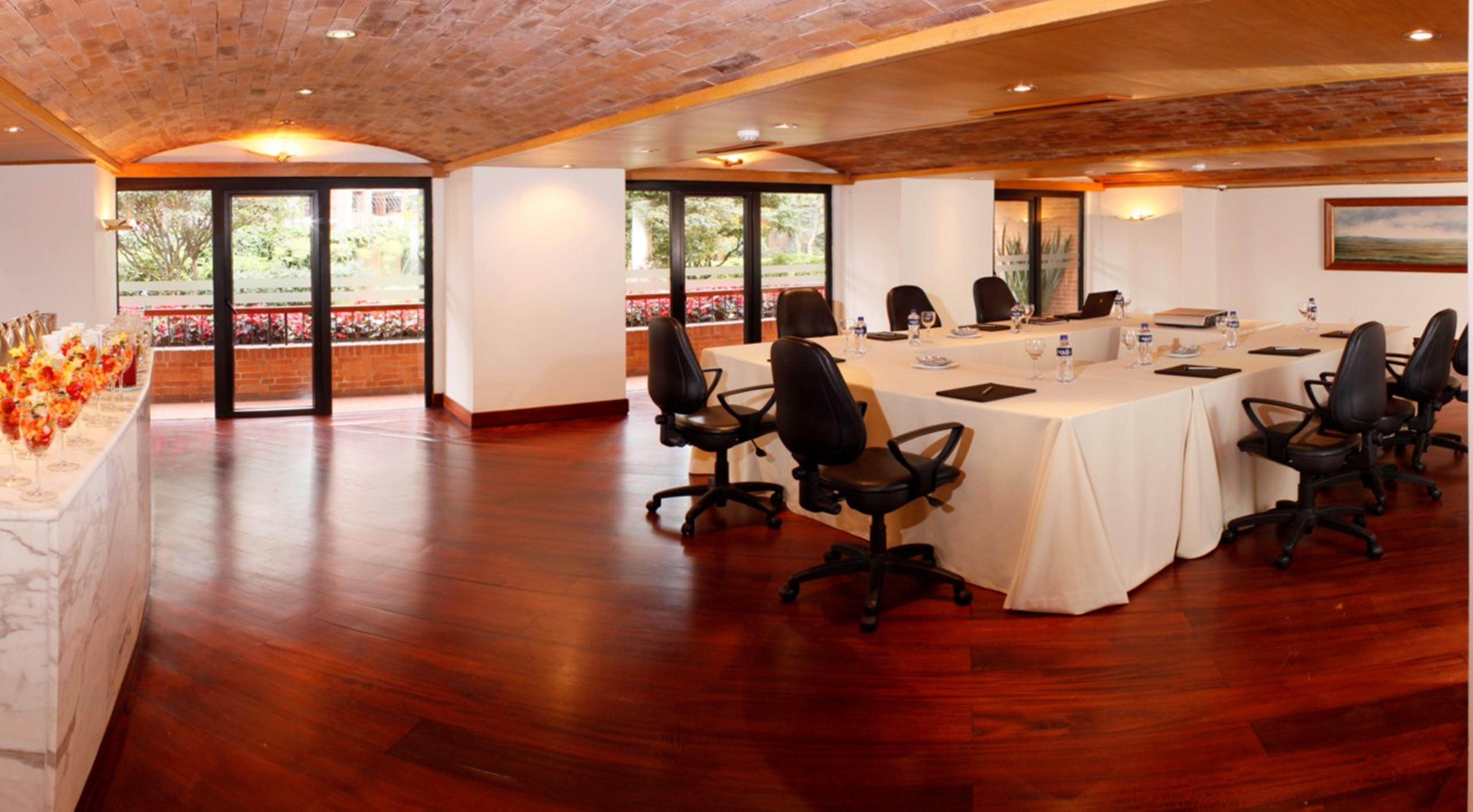 Hotel Estelar La Fontana Bogotá Zewnętrze zdjęcie Meeting room at the hotel