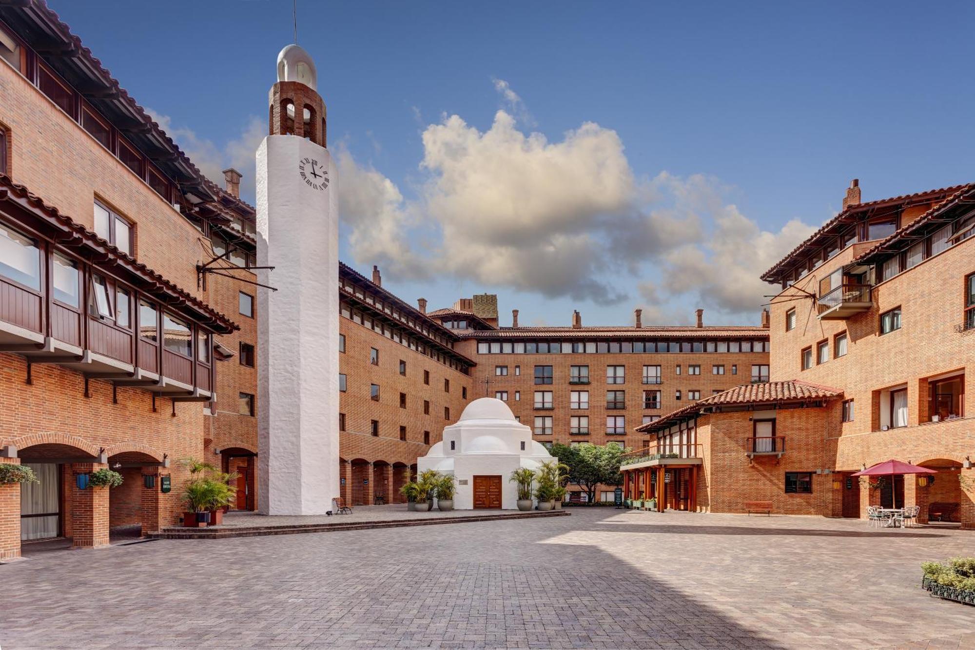 Hotel Estelar La Fontana Bogotá Zewnętrze zdjęcie The main courtyard
