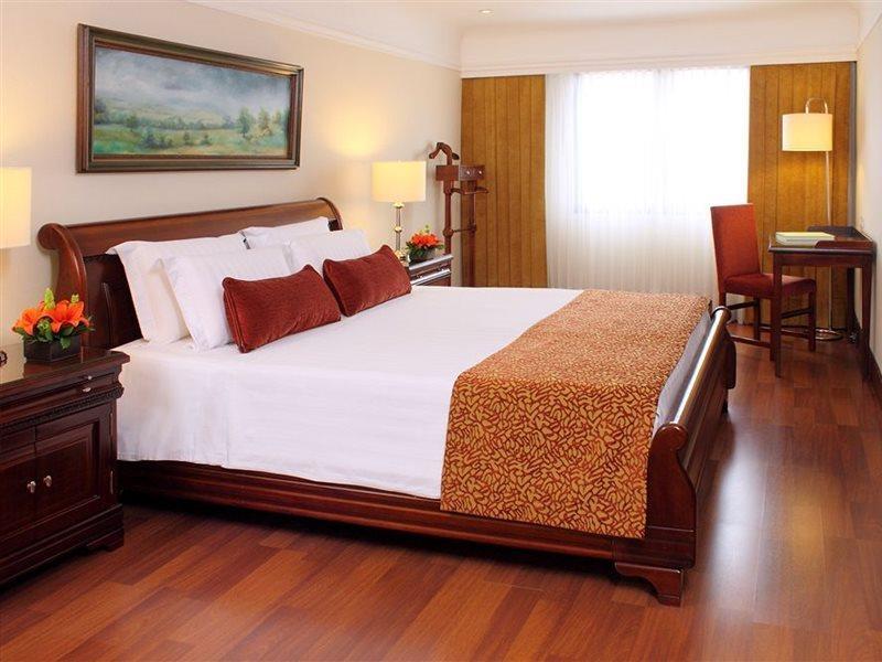 Hotel Estelar La Fontana Bogotá Zewnętrze zdjęcie A bedroom at the hotel