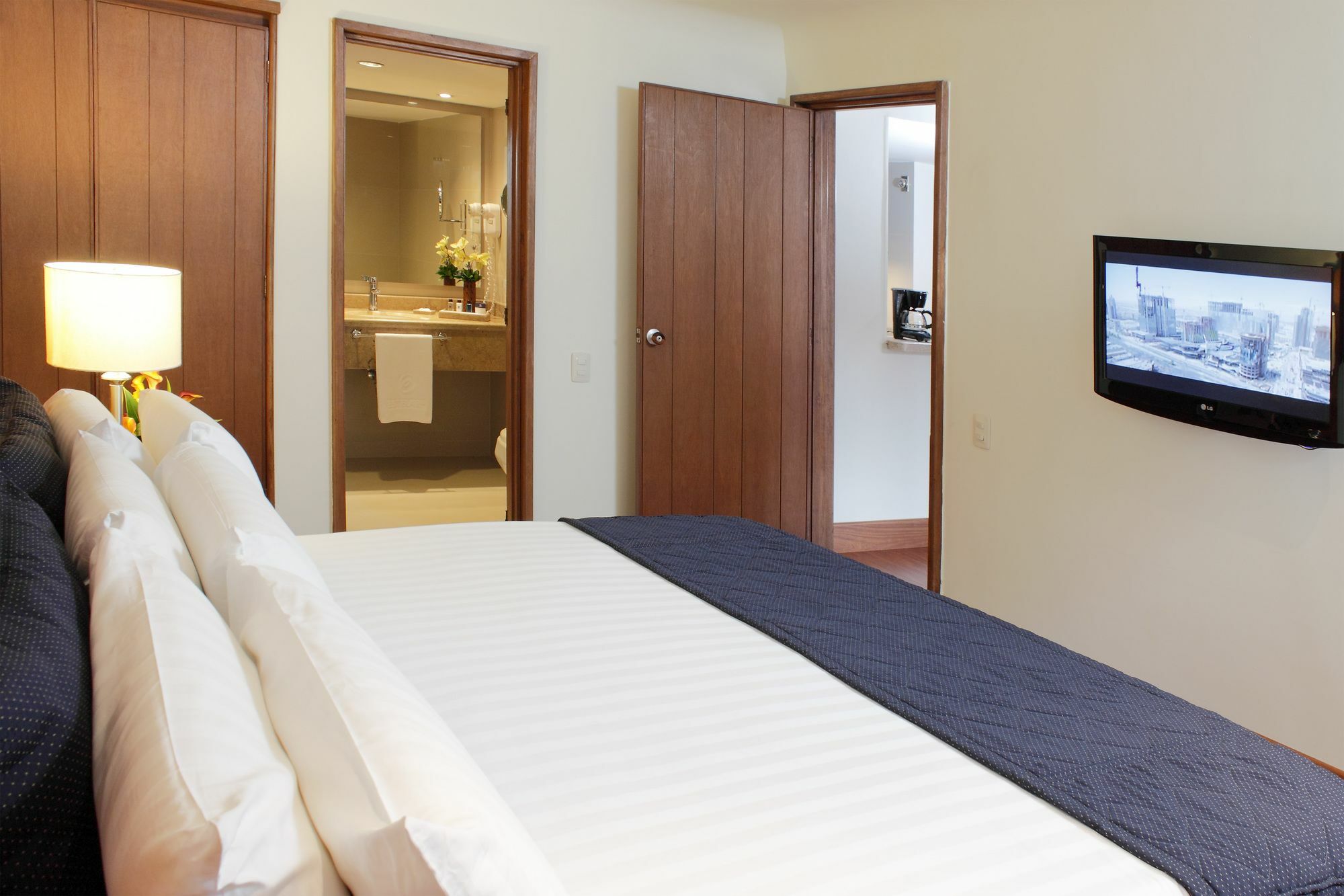 Hotel Estelar La Fontana Bogotá Zewnętrze zdjęcie A bedroom at the hotel